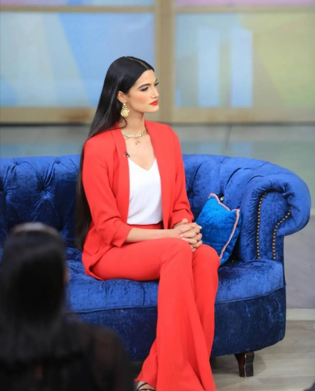 البدلة الحمراء من وحي النجمات