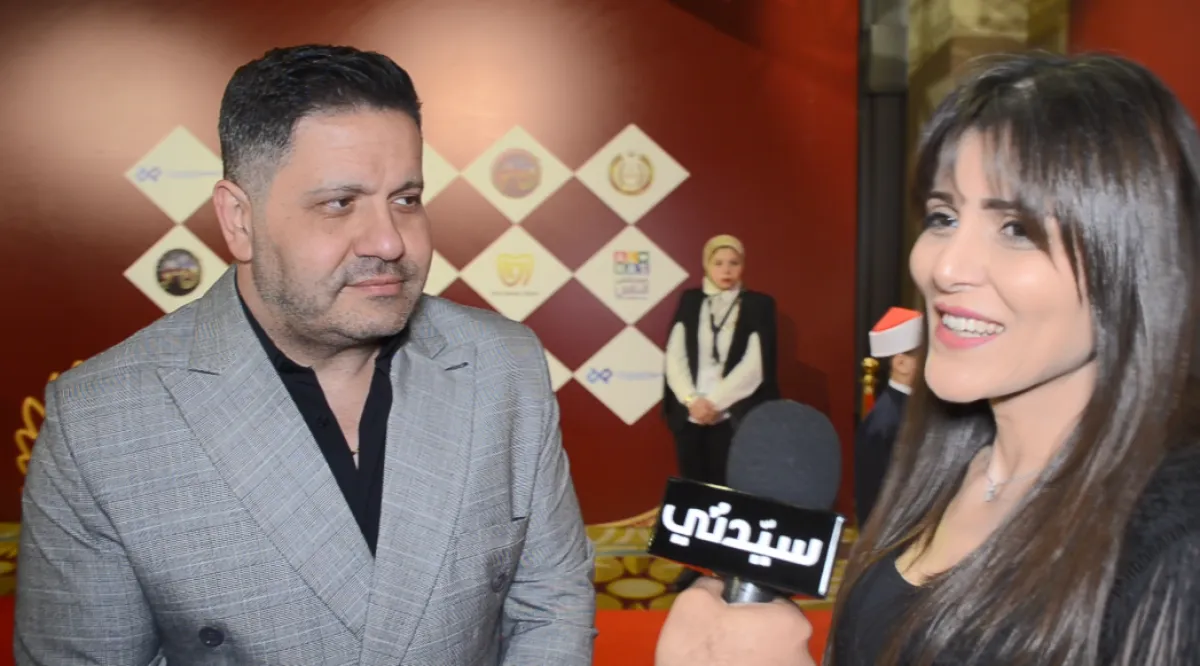 فيفيان زوجة إدوارد تدعمه خلال تكريمه مؤخراً  وتبدي محبتها ومساندتها إياه خلال لقاء كاميرا سيدتي به - تصوير محمد عربي