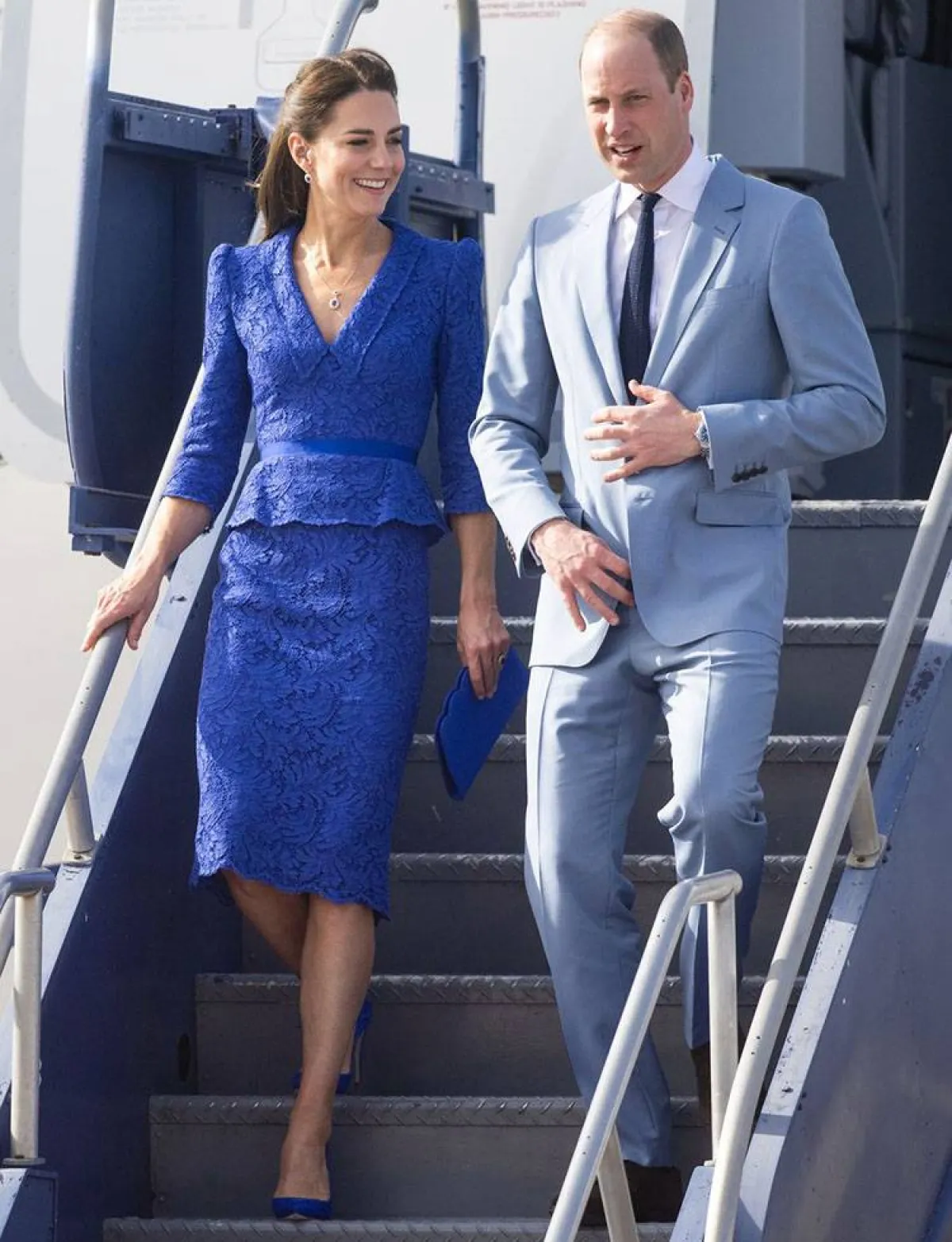 كيت ميدلتون ترتدي التايير الأزرق