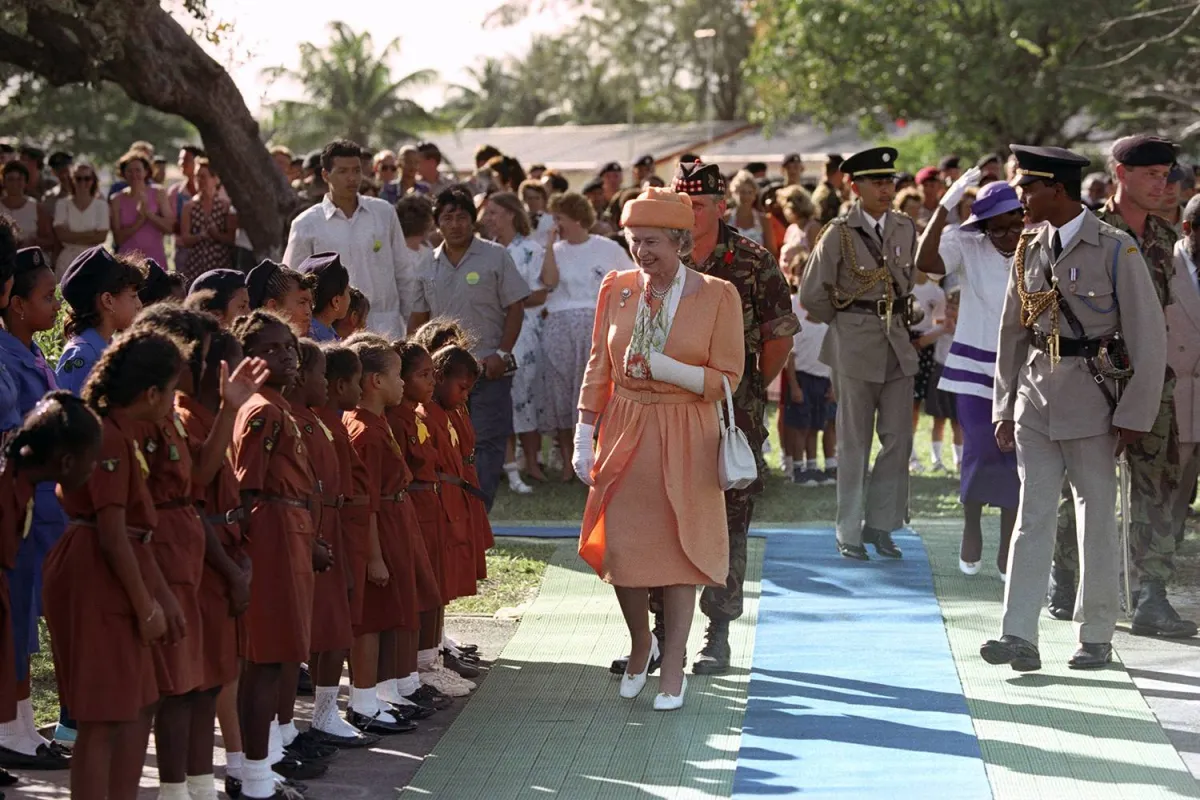 زيارة الملكة إليزابيث لبليز عام 1992- الصورة من موقع People