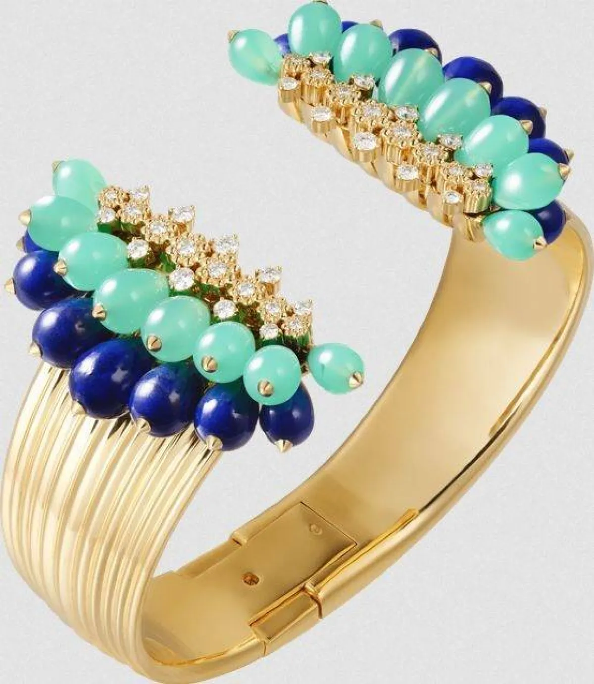 سوار عريض مرصع بالألماس والأحجار الكريمة من كارتييه Cartier