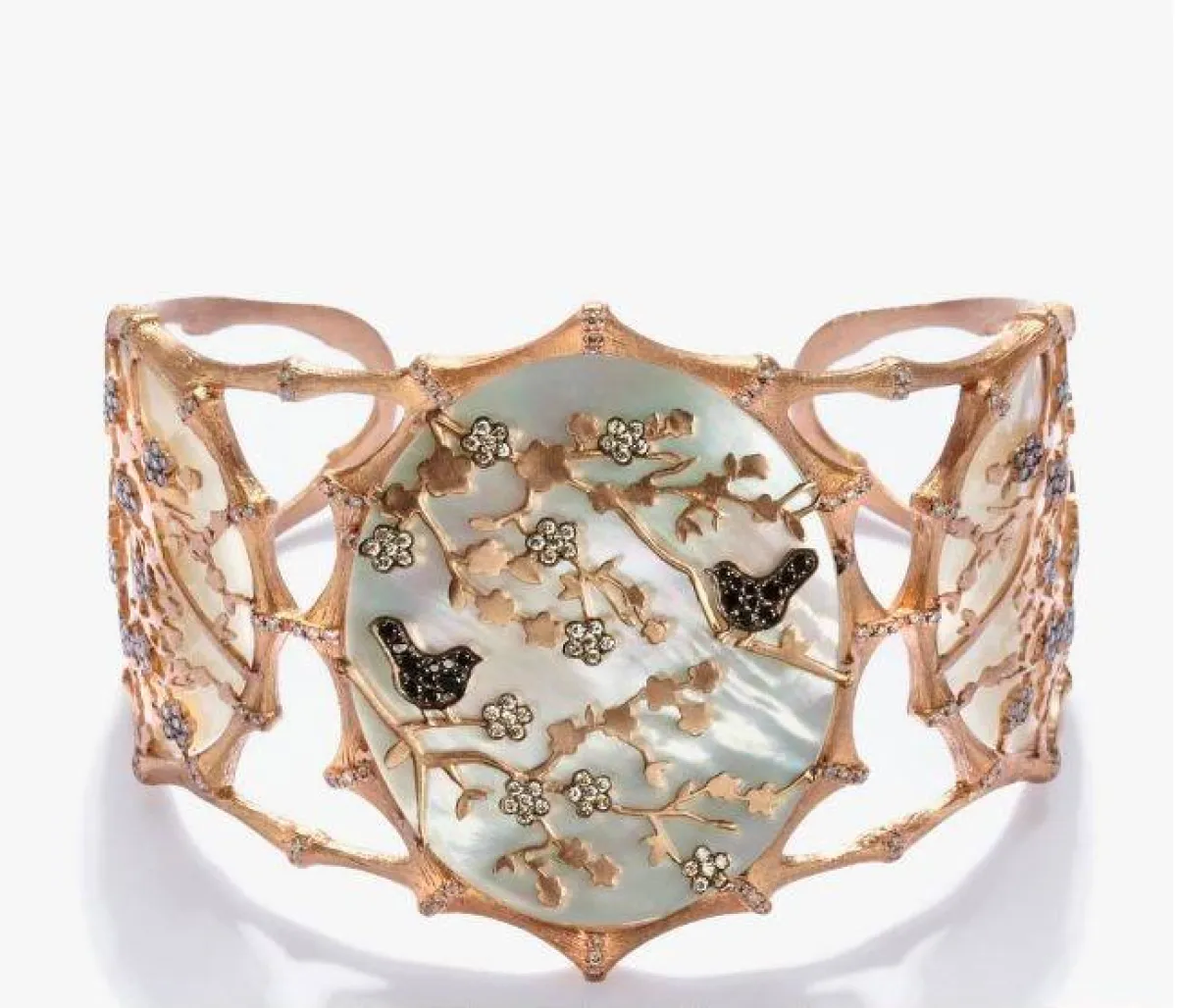 سوار عريض مرصع بالألماس والأحجار الكريمة من أنوشكا Annoushka