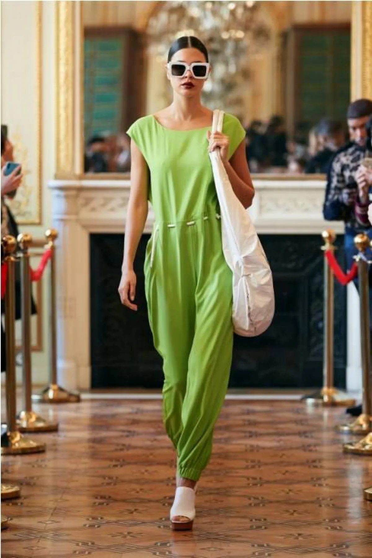 جمبسوت لإطلالة نهارية من فلاينغ سولو  Flying Solo