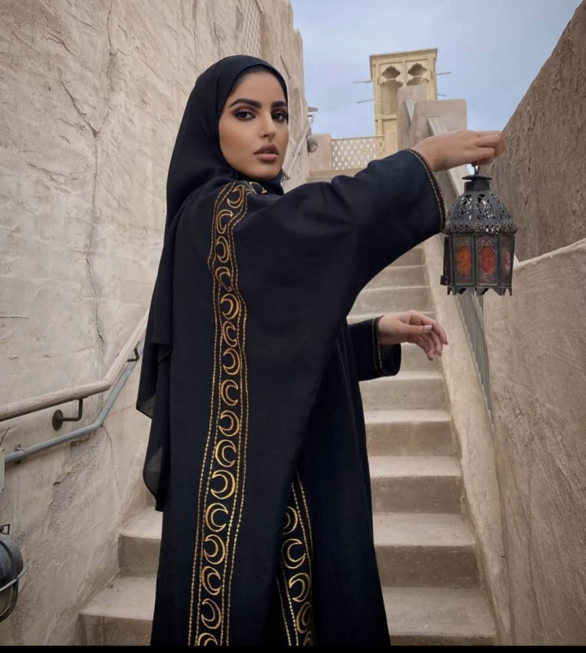 عباية بالوان داكنة