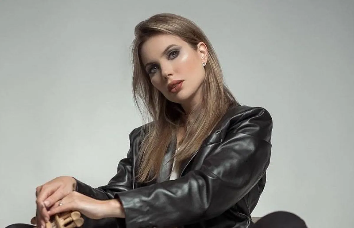 ألوان مكياج عيون نيود