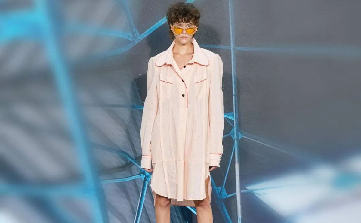 صيحة الفستان القميص لصيف 2022