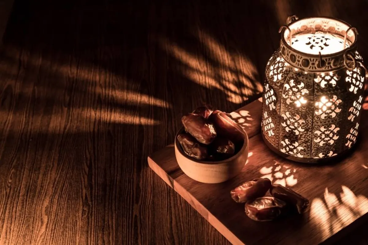 اكسسوارات الإضاءة تضفي جوًّا فرحاً في المنزل