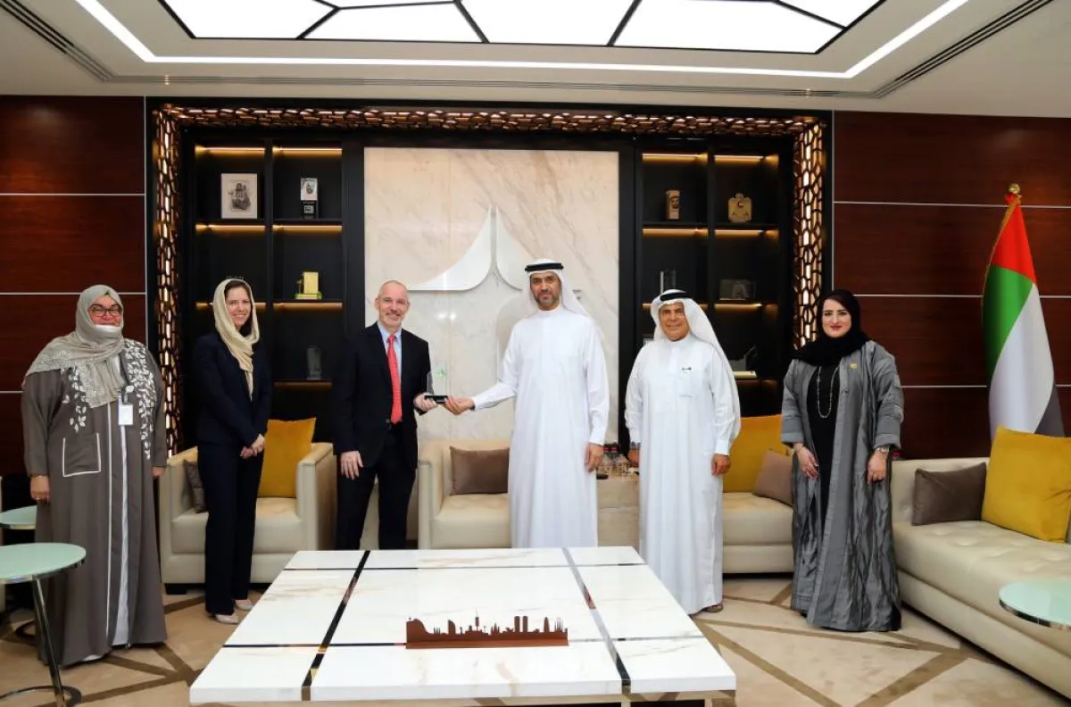 صحة دبي تنجز نظاما عالميا من 4 مراحل لاعتماد برامج التعليم المهني المستمر - الصورة من وام