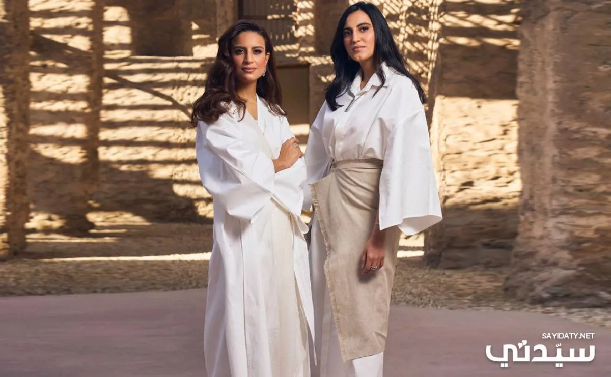 من اليمين عائشة عبد الملك وأمينة العباسي  