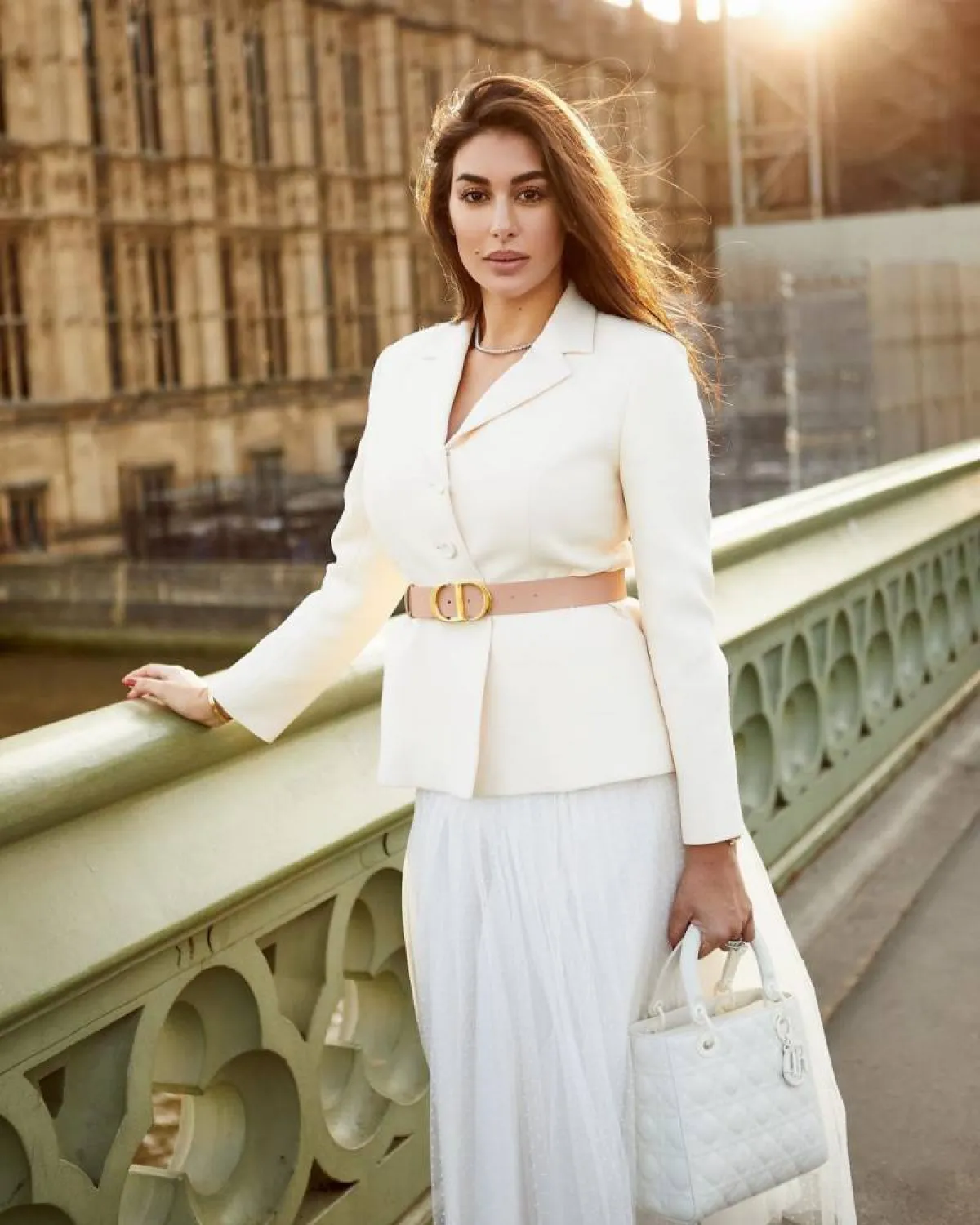 ياسمين صبري بإطلالة عملية كلاسيكية  