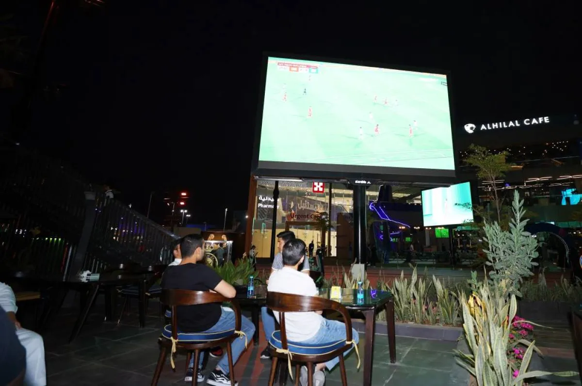 فرحة كبيرة واحتفالات في بوليفارد رياض سيتي بعد تأهل المنتخب السعودي لكأس العالم 2022