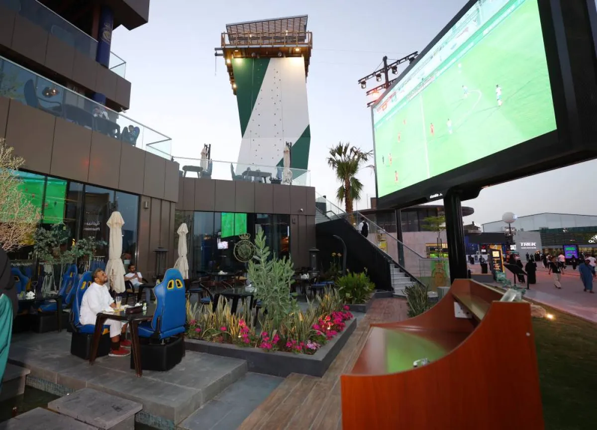 فرحة كبيرة واحتفالات في بوليفارد رياض سيتي بعد تأهل المنتخب السعودي لكأس العالم 2022