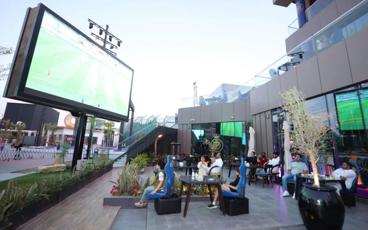 فرحة كبيرة واحتفالات في بوليفارد رياض سيتي بعد تأهل المنتخب السعودي لكأس العالم 2022