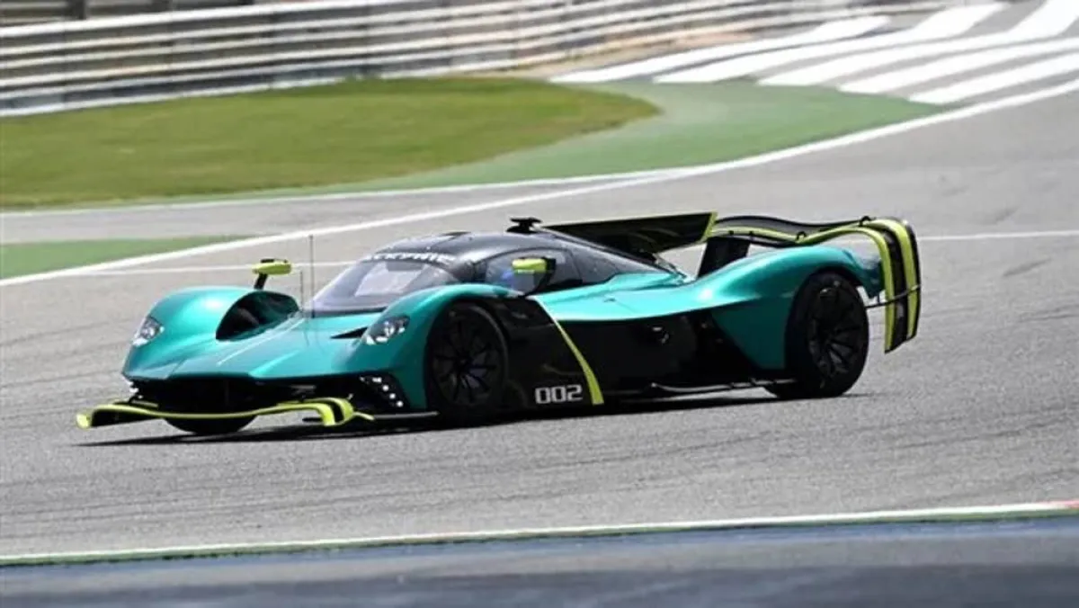 أستون مارتن فالكيري علي حلبة البحرين فورمولا1 