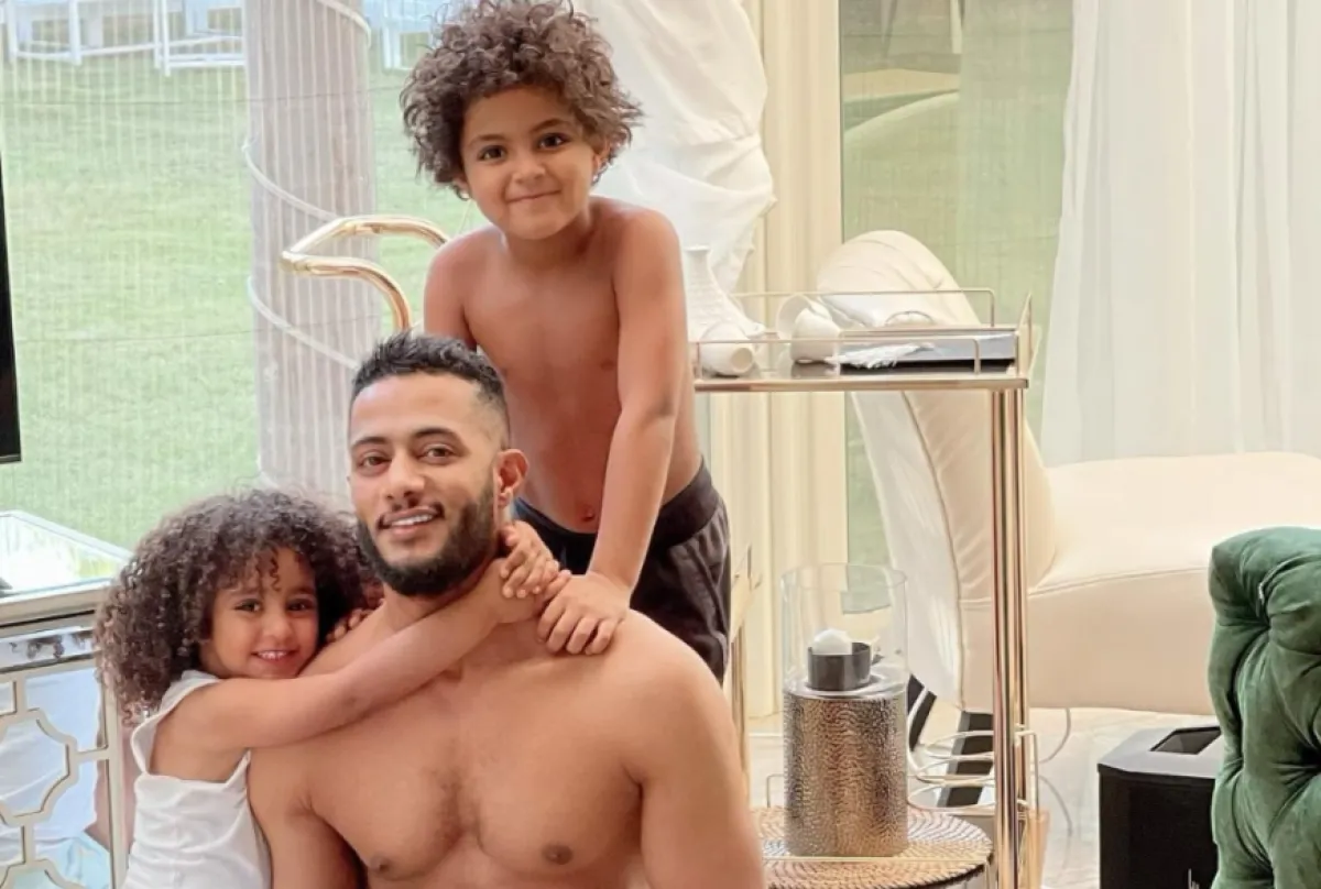 محمد رمضان برفقة ابنيه - الصورة من حسابه على فيسبوك