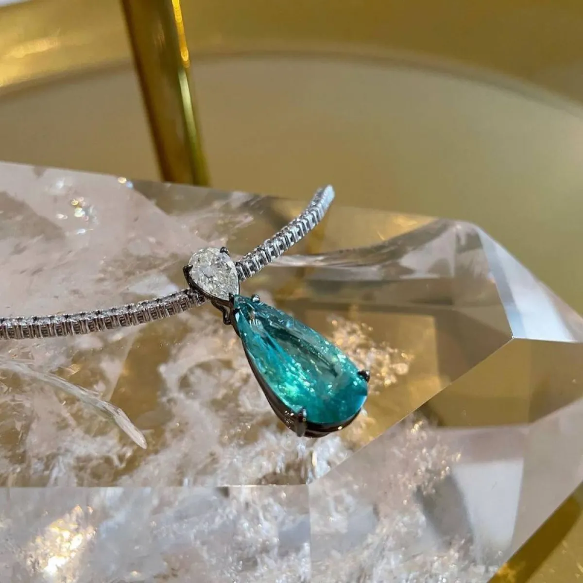 الصورة من الحساب الرسمي لمجوهرات Flavia Vetorasso على انستغرام