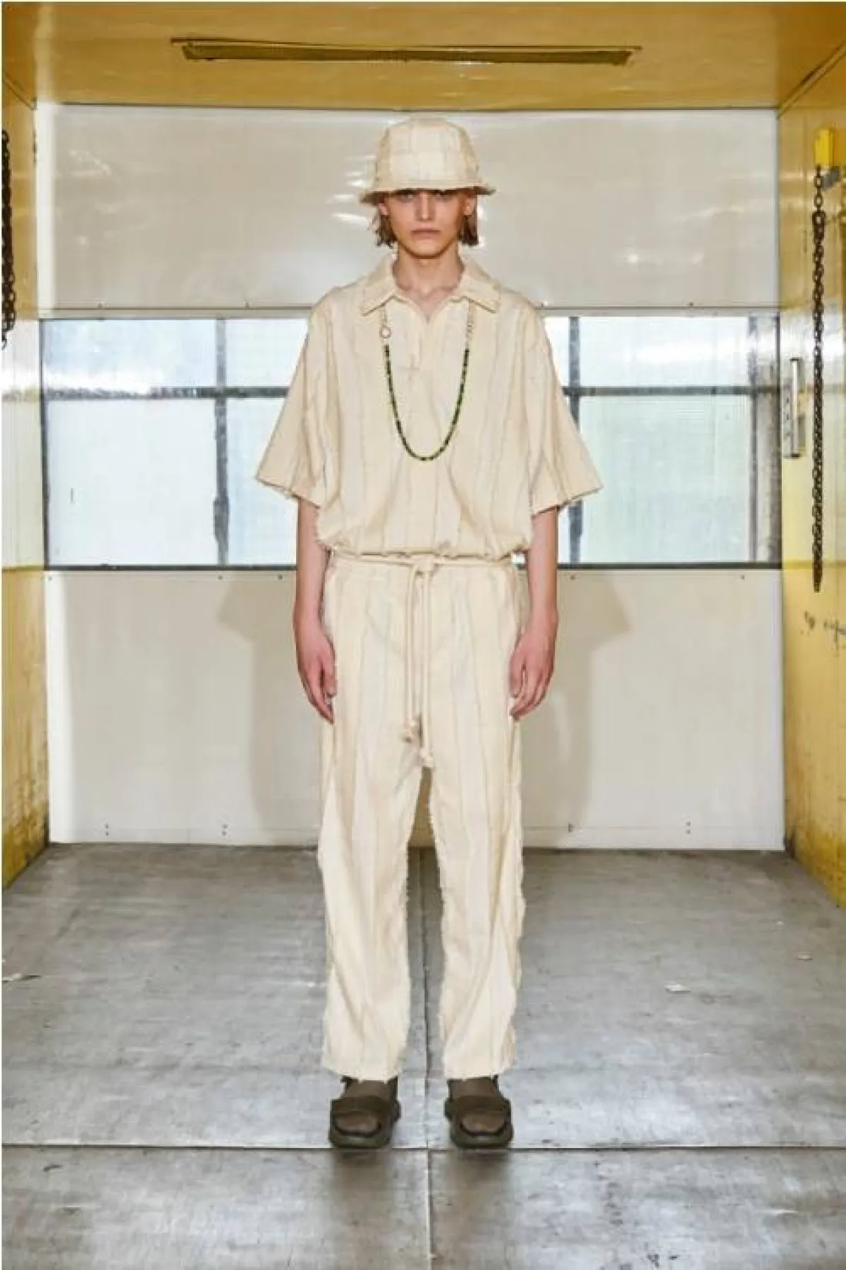 إطلالة بلون النيود البيج من دافيد كاتالان  David Catalan