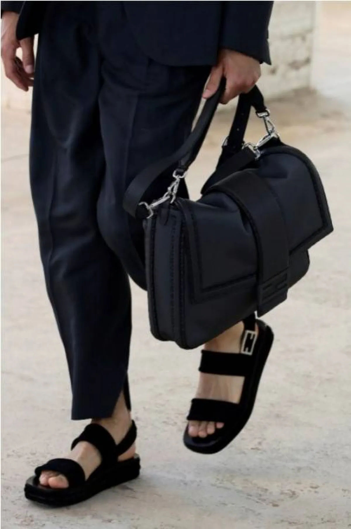 صندل صيفي مريح من فندي  Fendi