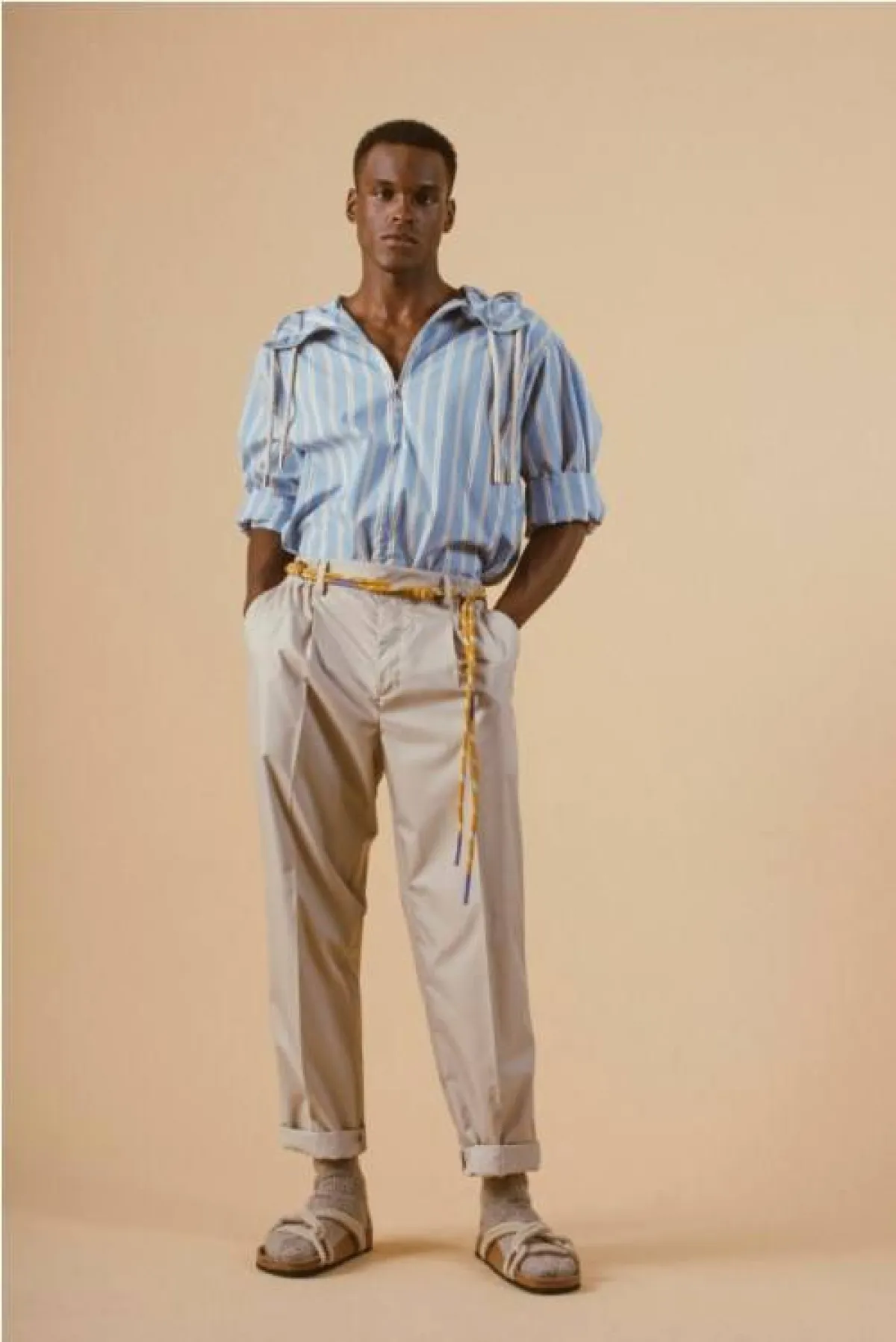 قميص لإطلالة كاجوال من اكنفاس  Aknvas