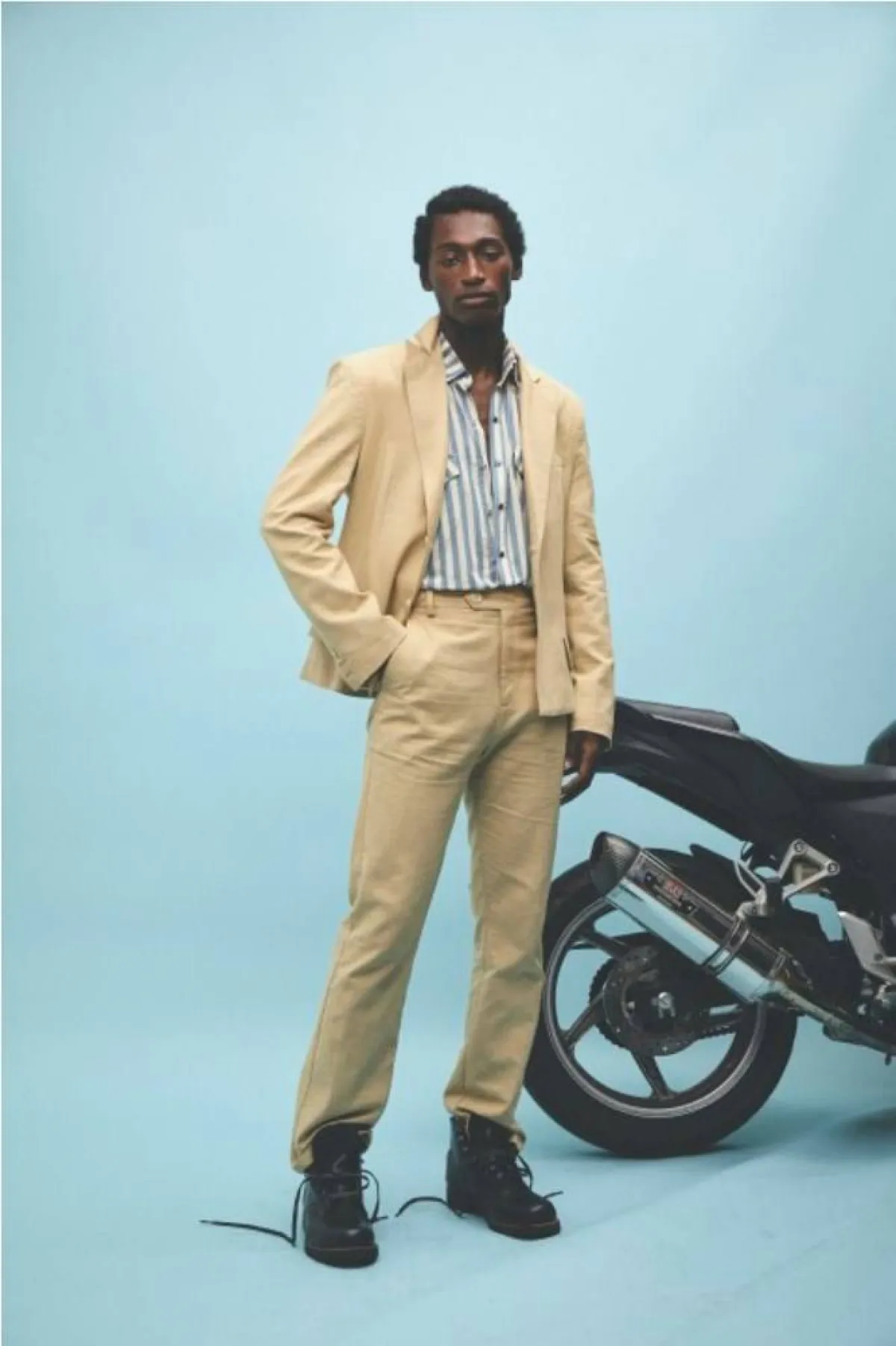 كيف تنسّق القميص بأسلوب كاجوال من كارتر يونغ  Carter Young