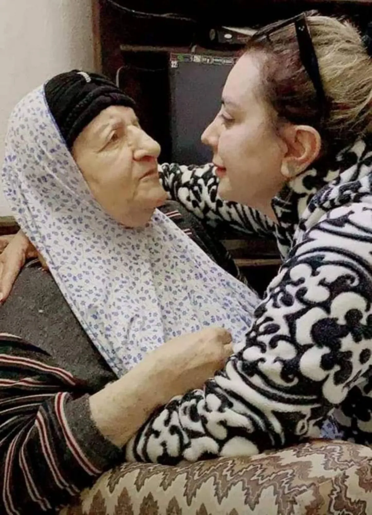 شكران مرتجى ووالدتها - الصورة من حسابها على فيسبوك