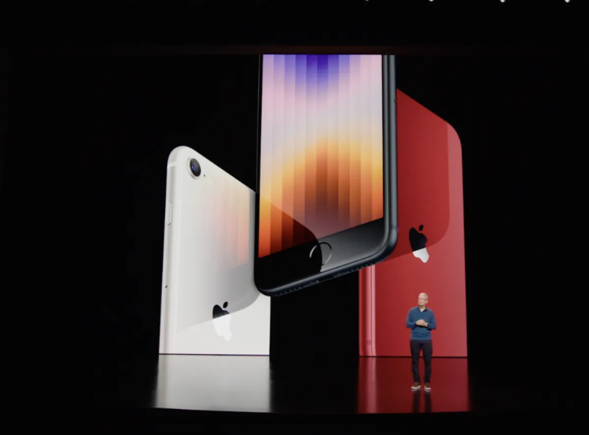 تعرف على تعليق آبل على مشكلة استنزاف بطارية iOS 15.4 