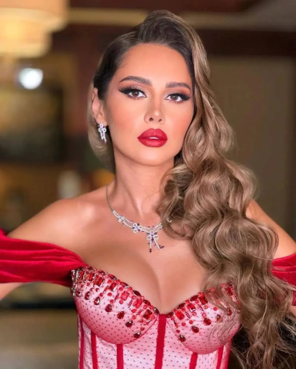 الفنانة ياسمين رئيس - صورة من حسابها الرسمي على موقع " فيسبوك " 