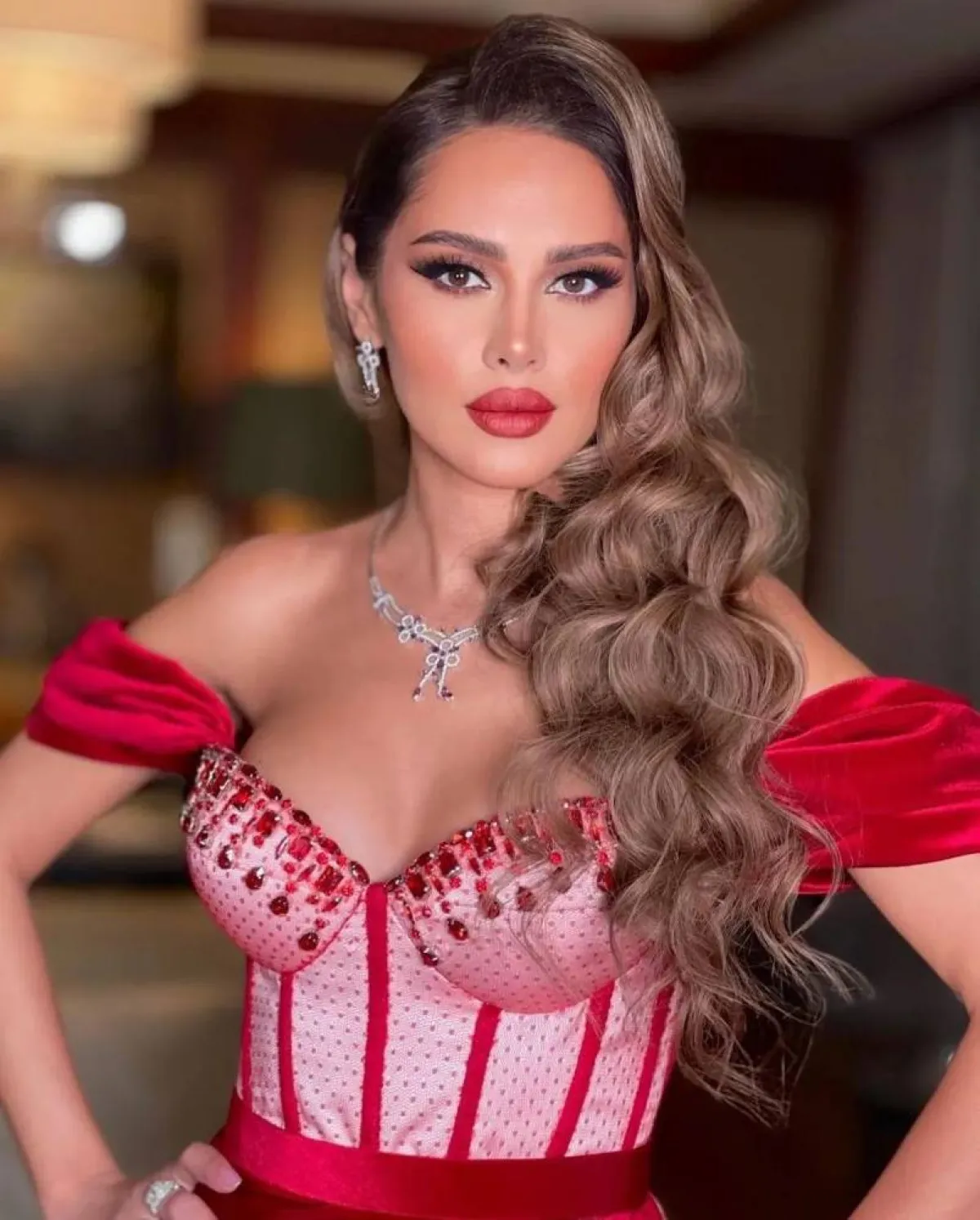 الفنانة ياسمين رئيس - صورة من حسابها الرسمي على موقع " فيسبوك " 