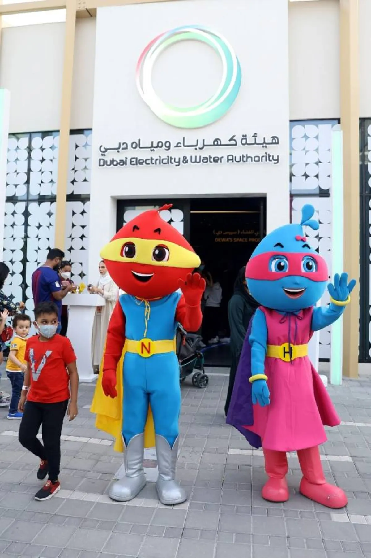 شخصيتا الترشيد في الهيئة "نور" و"حياة". الصورة من "وام"