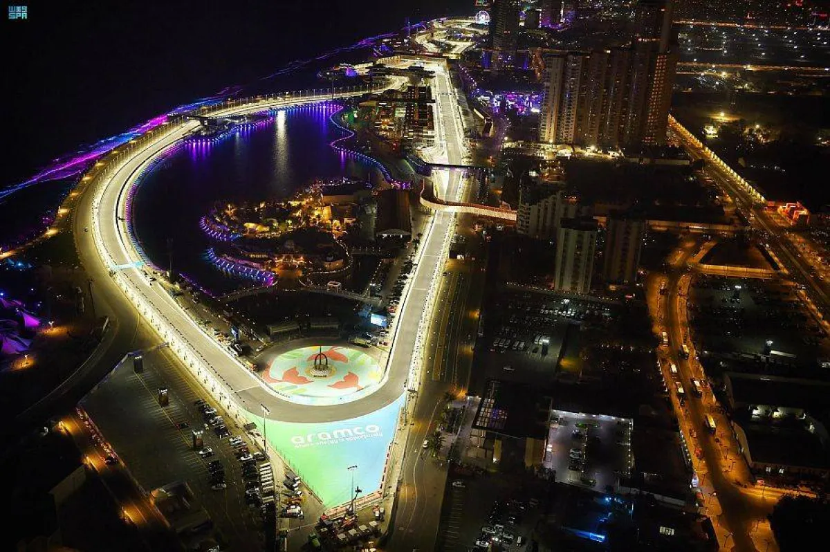 حلبة كورنيش جدة تشهد انطلاق السباق الرسمي لجائزة السعودية الكبرى - الصورة من واس