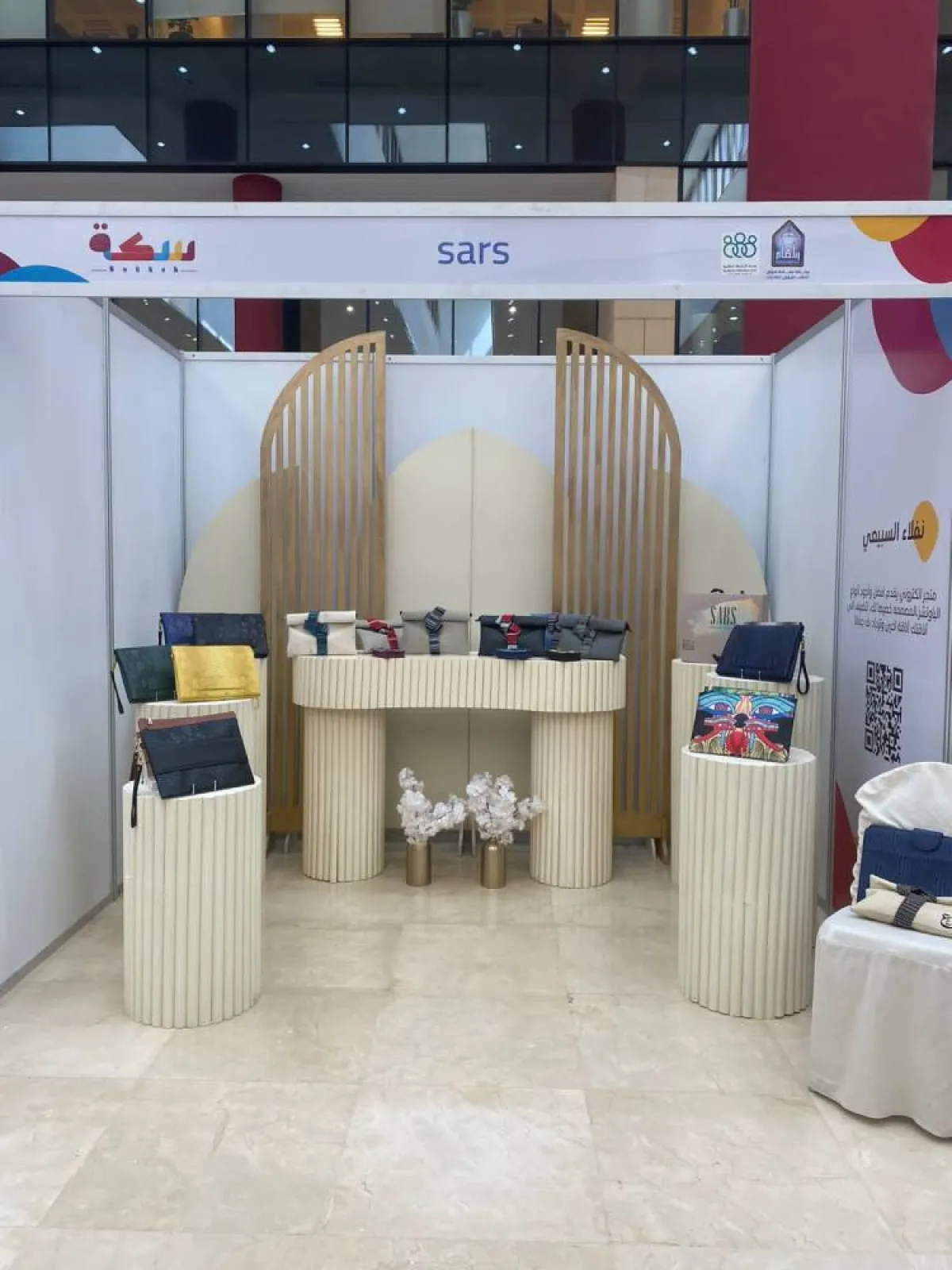 من أعمال الطالبات في المعرض