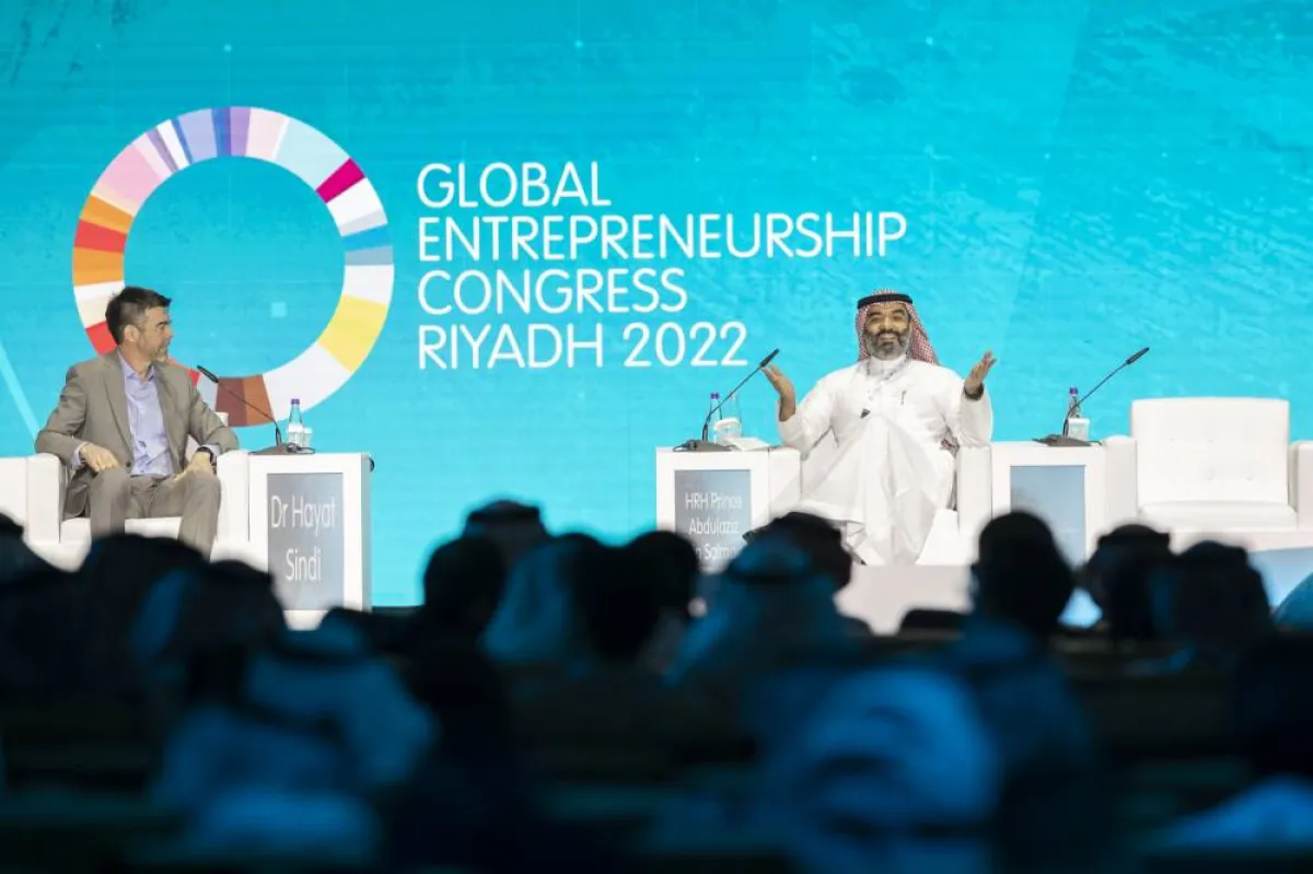 مشاركة وزير الاتصالات وتقنية المعلومات في مؤتمر ريادة الأعمال - الصورة من حساب منشآت على تويتر