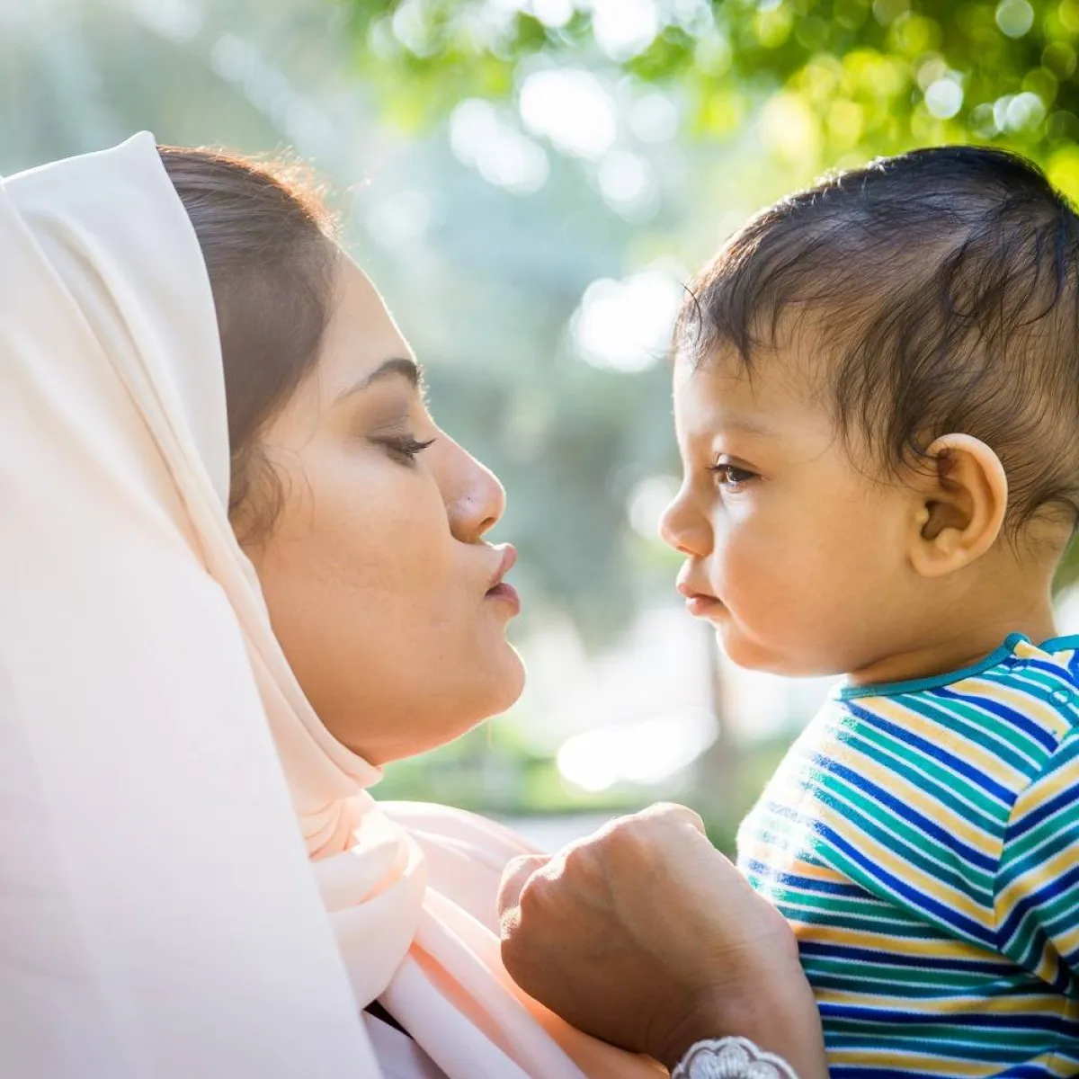 صورة لأم وطفلها