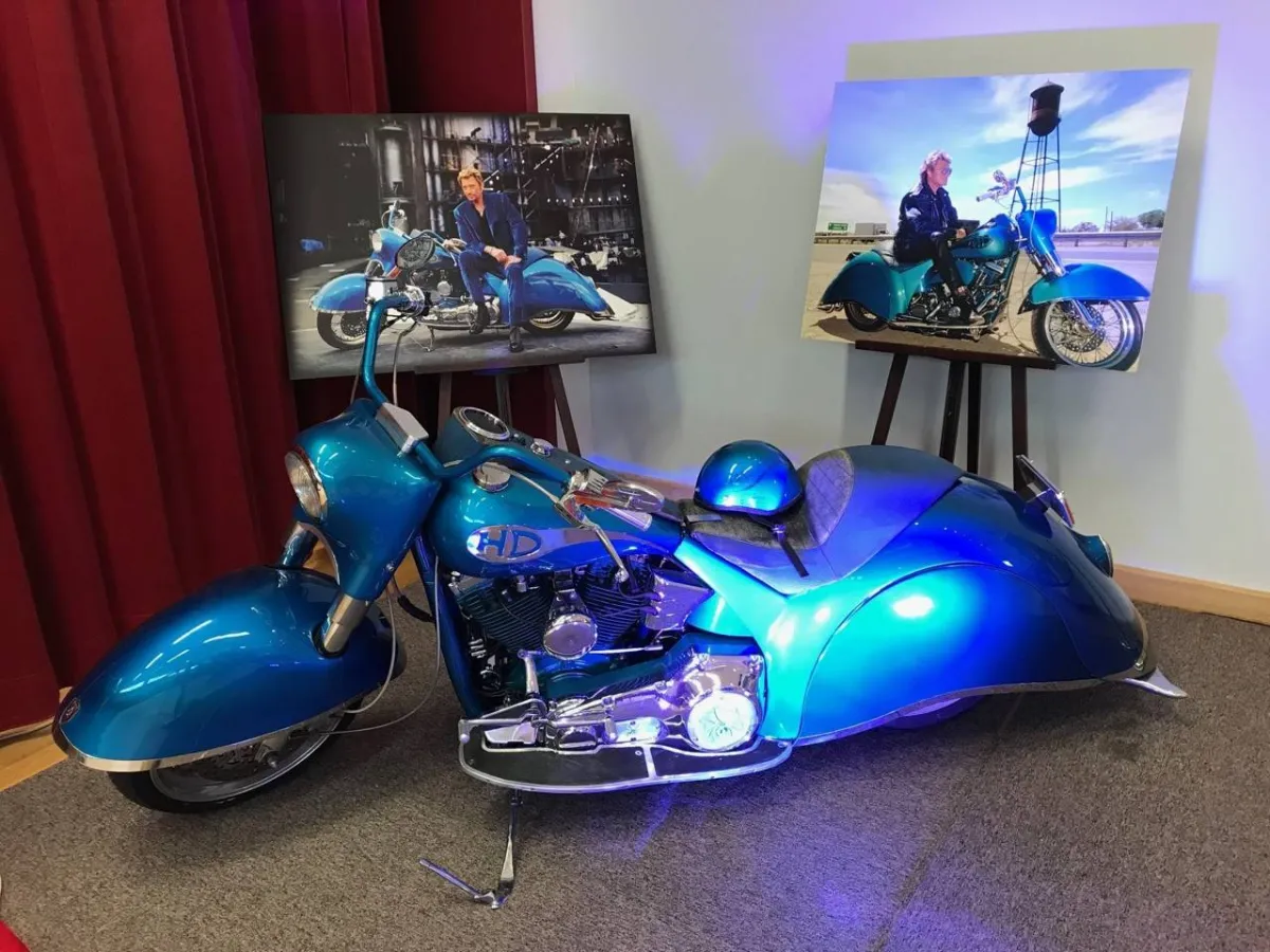 سعر قياسي لدراجة نارية من مقتنيات جوني هاليداي بمزاد في فرنسا