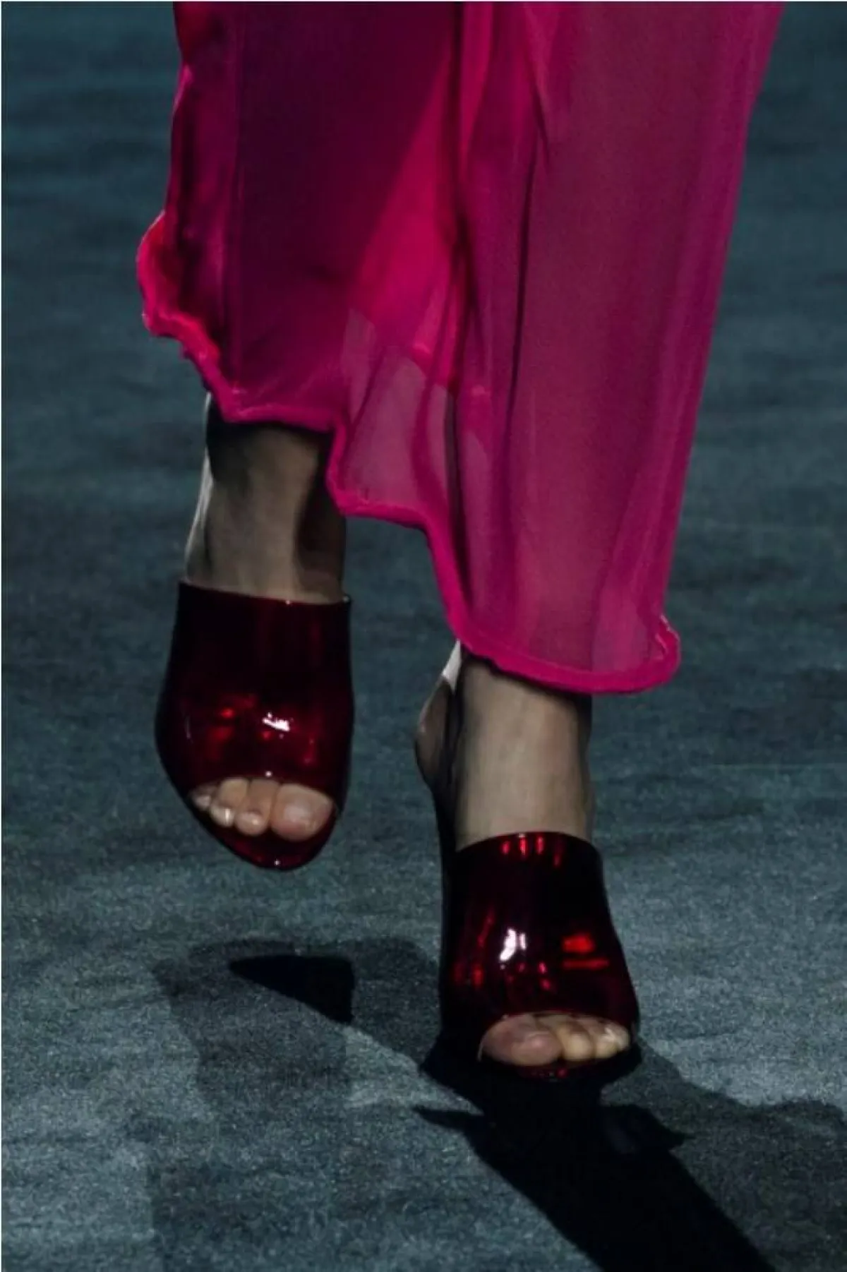 كيف قدّمت الدور العالمية الاحذية من إي زاد فاكتوري  Az Factory