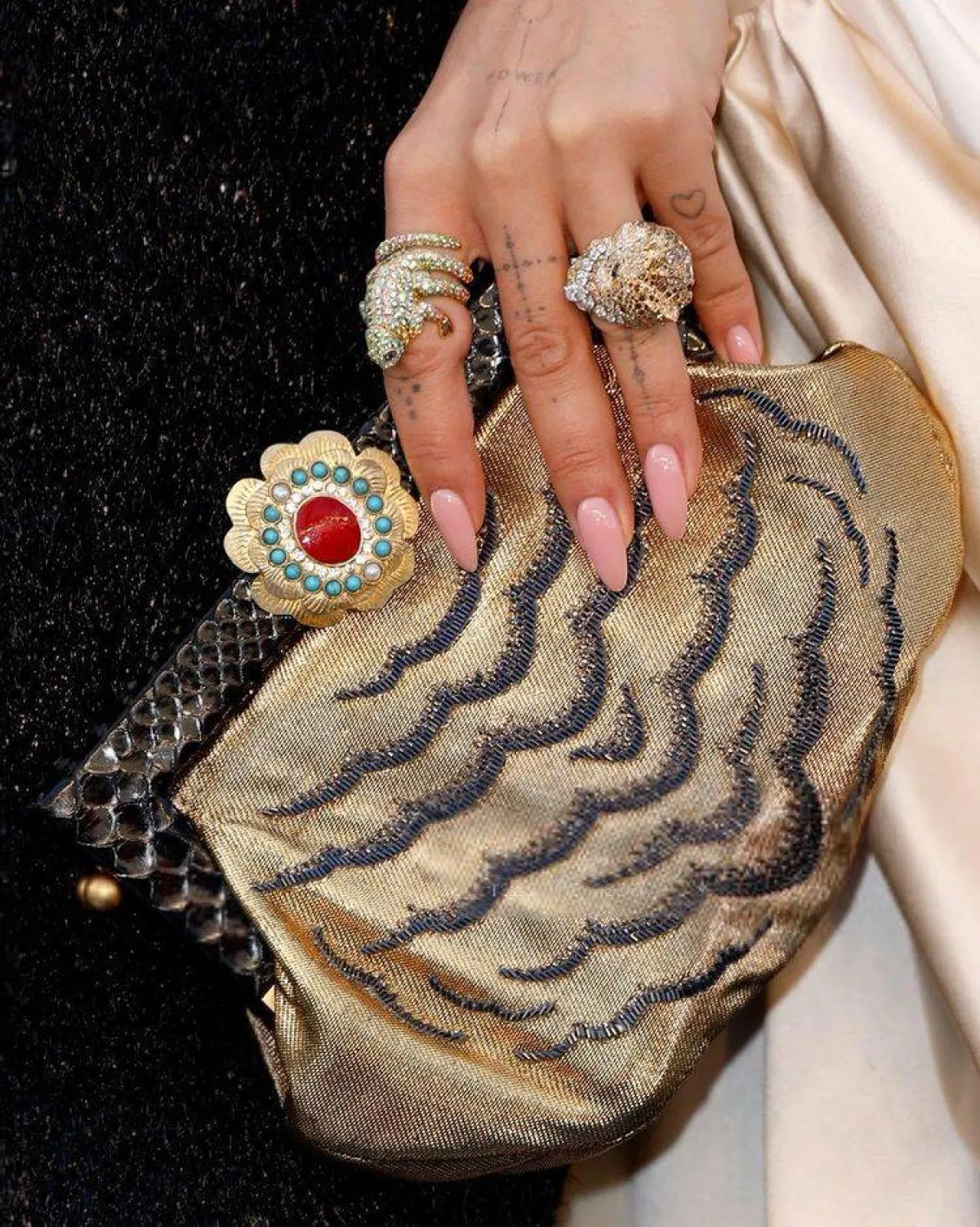 مجوهرات بوشرون -الصورة من حساب خبير المظهر Rob Zangardi على انستغرام