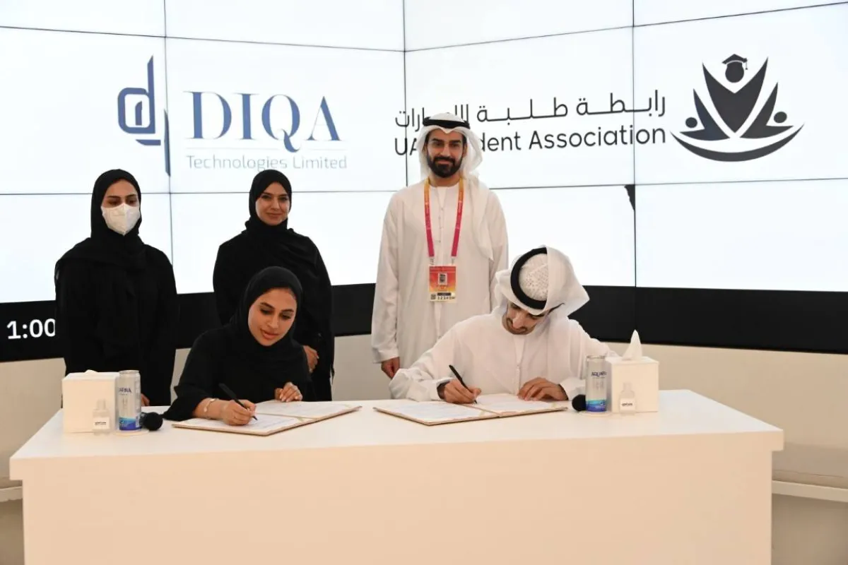 أثناء توقيع مذكرتي التفاهم. الصورة من وام