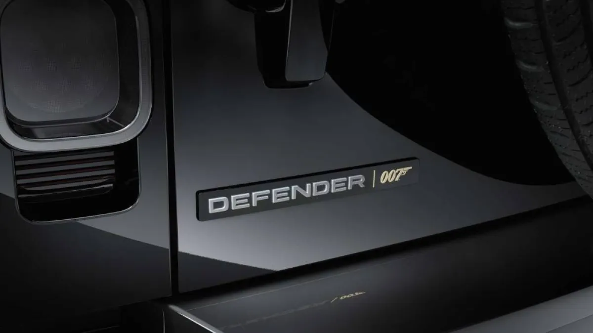 لاند روفر تحتفل بالذكرى الـ60 لمشاركتها في بطولة العميل 007  