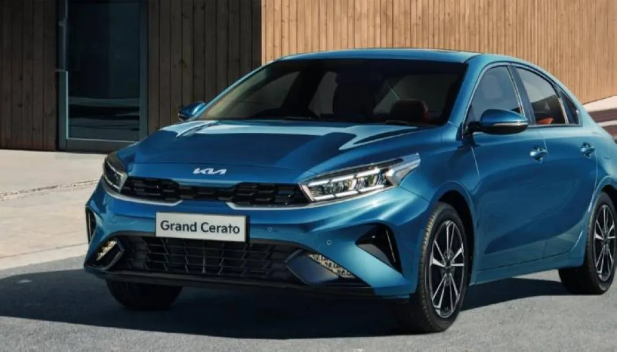 داخلية كيا سيراتو GT 2022-3