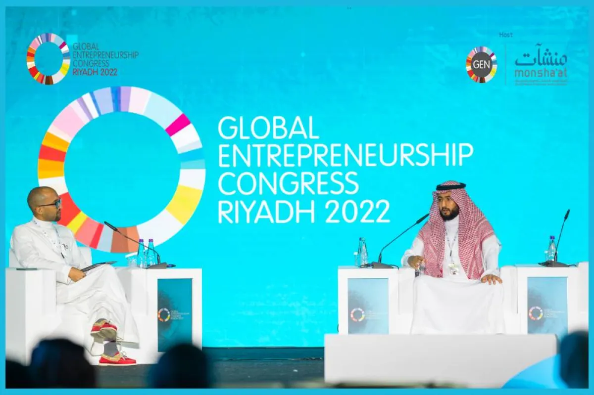 مشاركة الأمير فهد بن منصور في المؤتمر العالمي لريادة الأعمال - الصورة من حساب منشآت