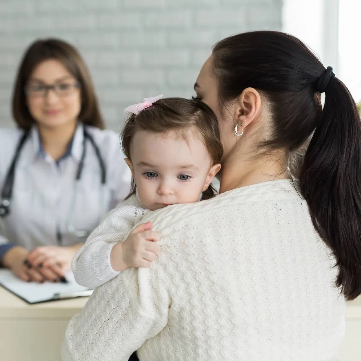 صورة تعبر عن خوف الطفلة