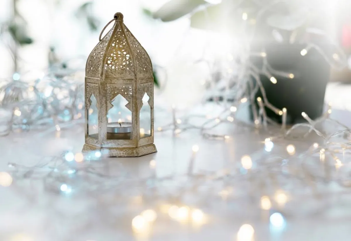 للأنوار الصغيرة مظهر رائع في ديكورات المنزل