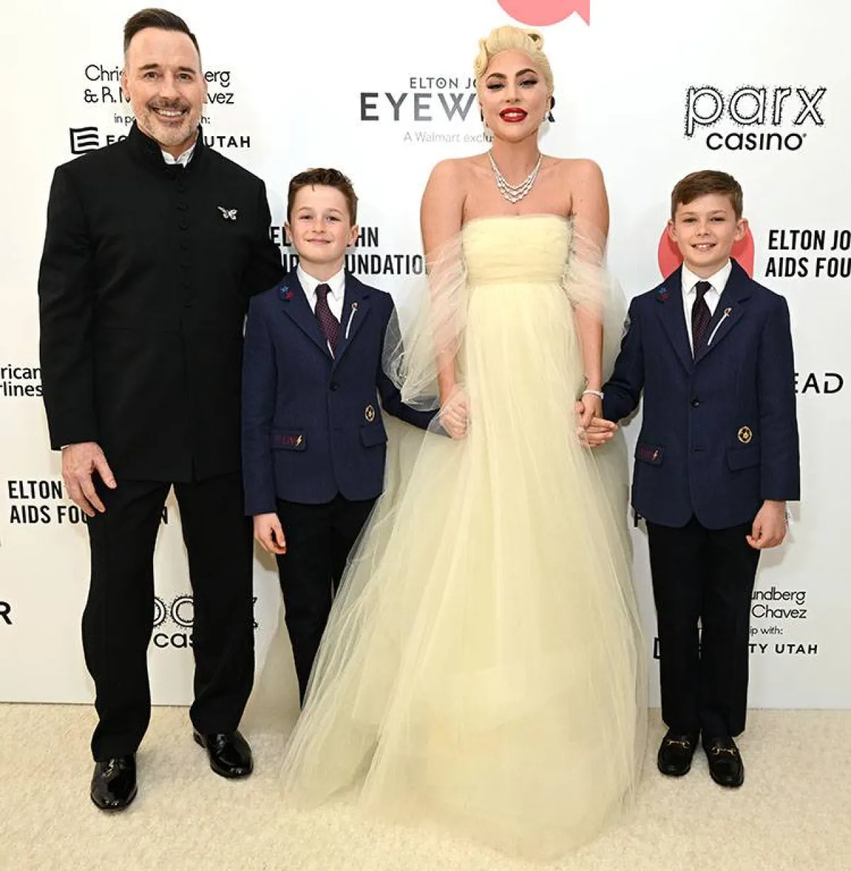 ليدي غاغا ترتدي فستاناً من التول الأصفر الباهت