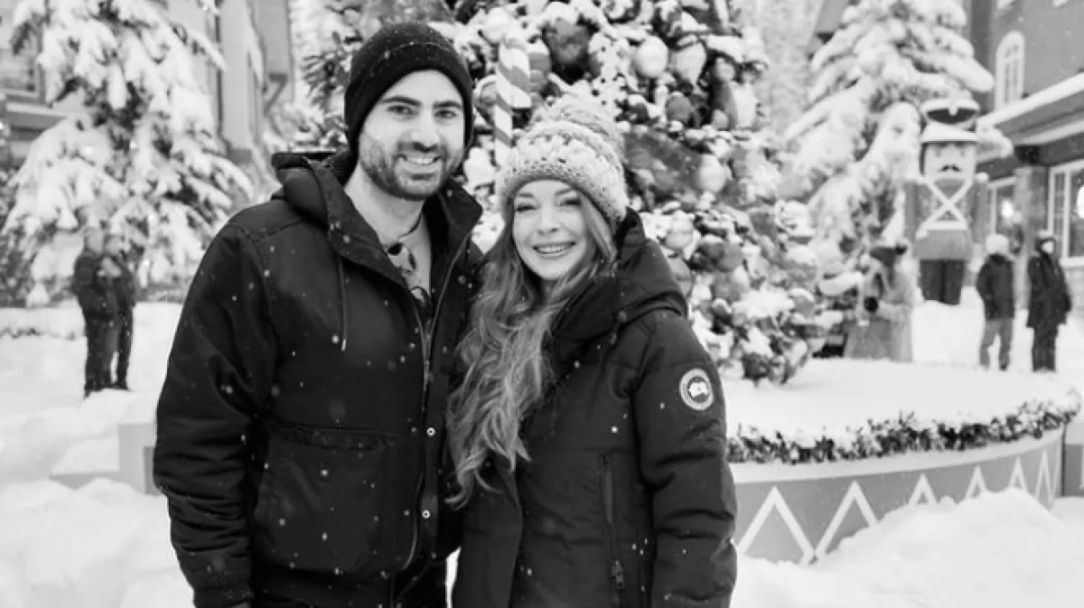 ليندسي لوهان وخطيبها - الصورة من حساب النجمة في انستغرام