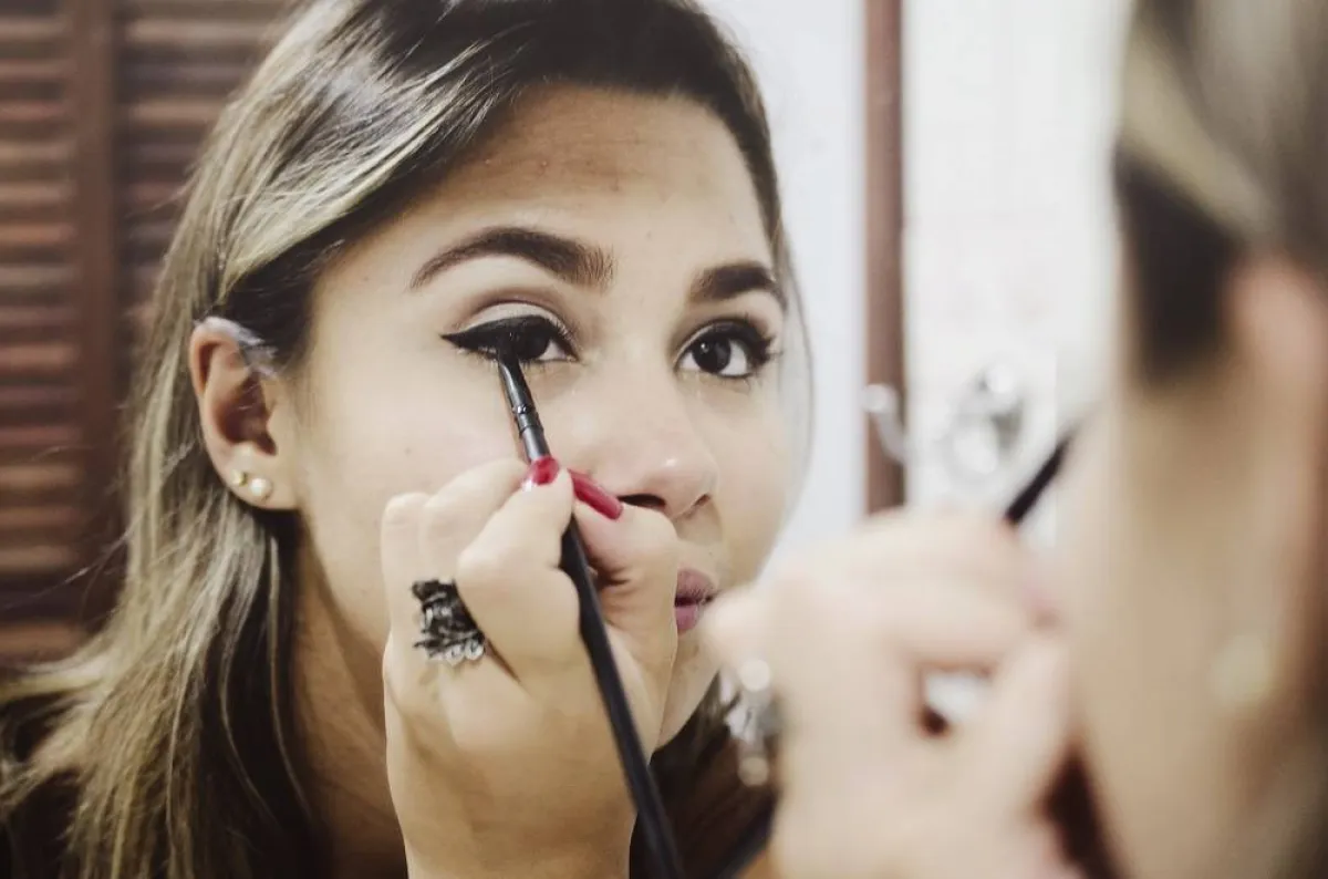 رسم الأيلاينر