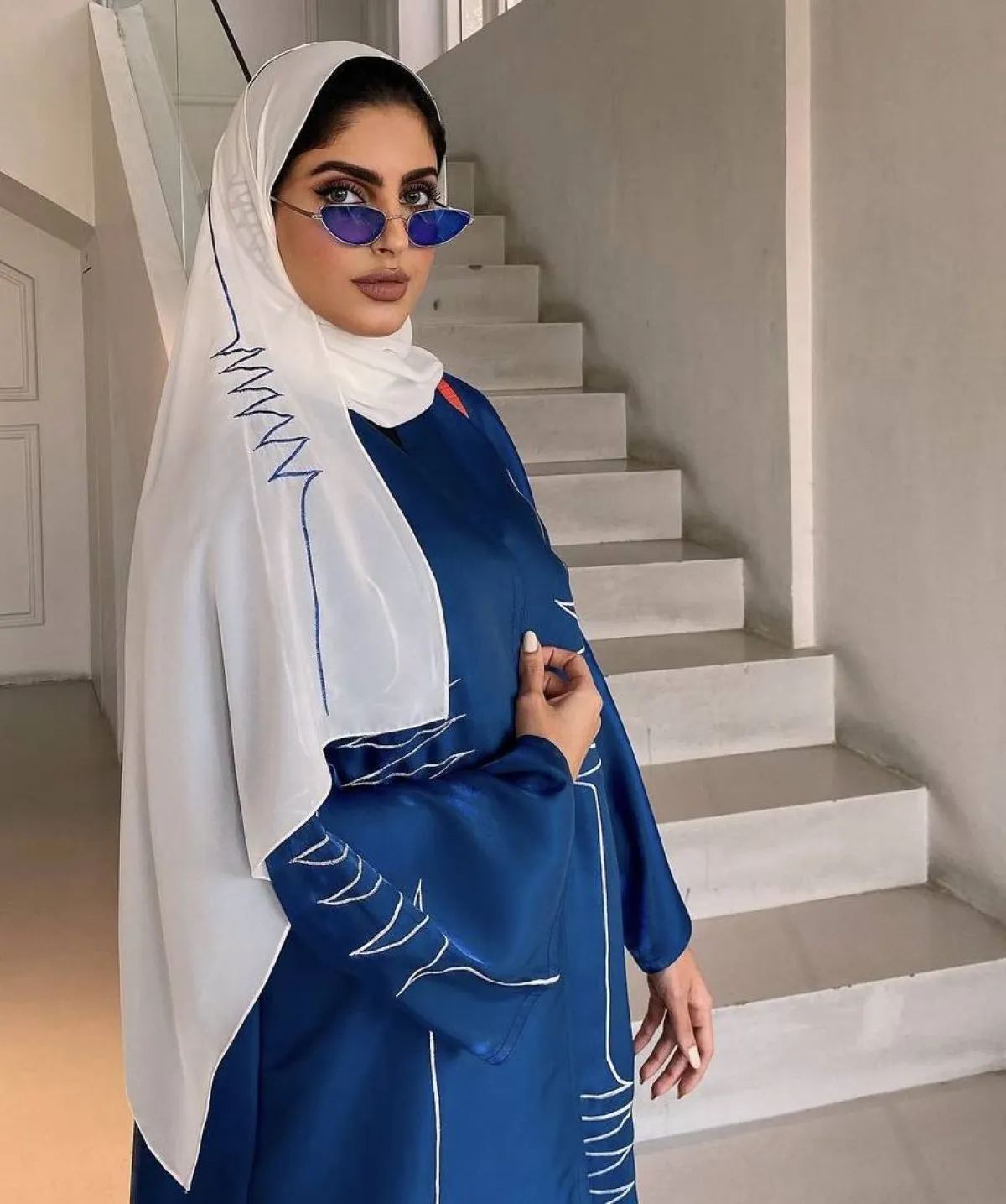 عباية مطرزة