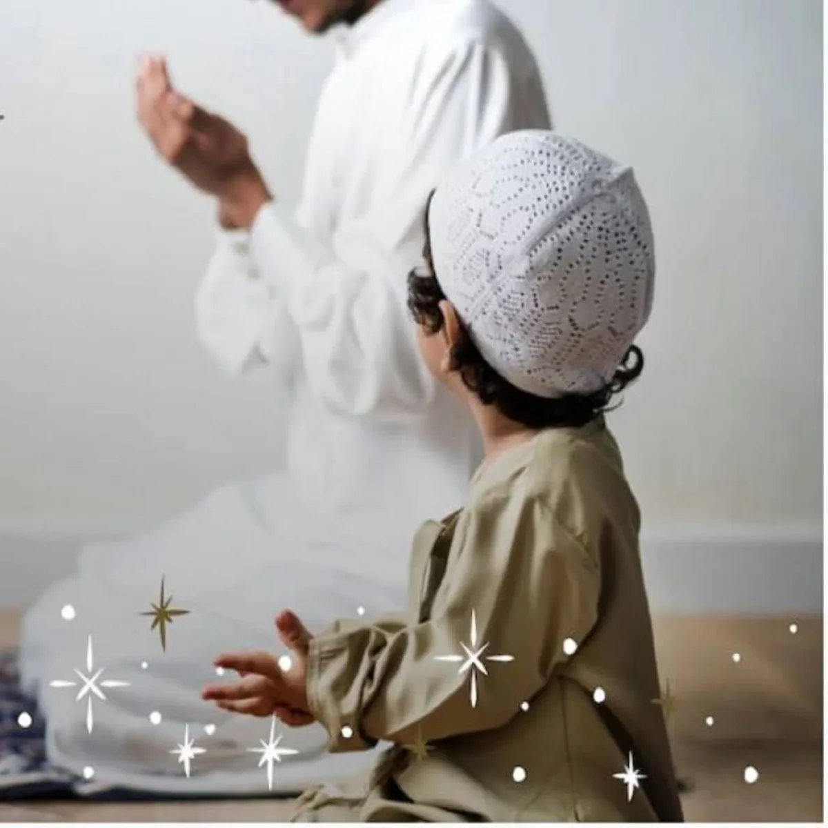 صورة لطفل يصلي