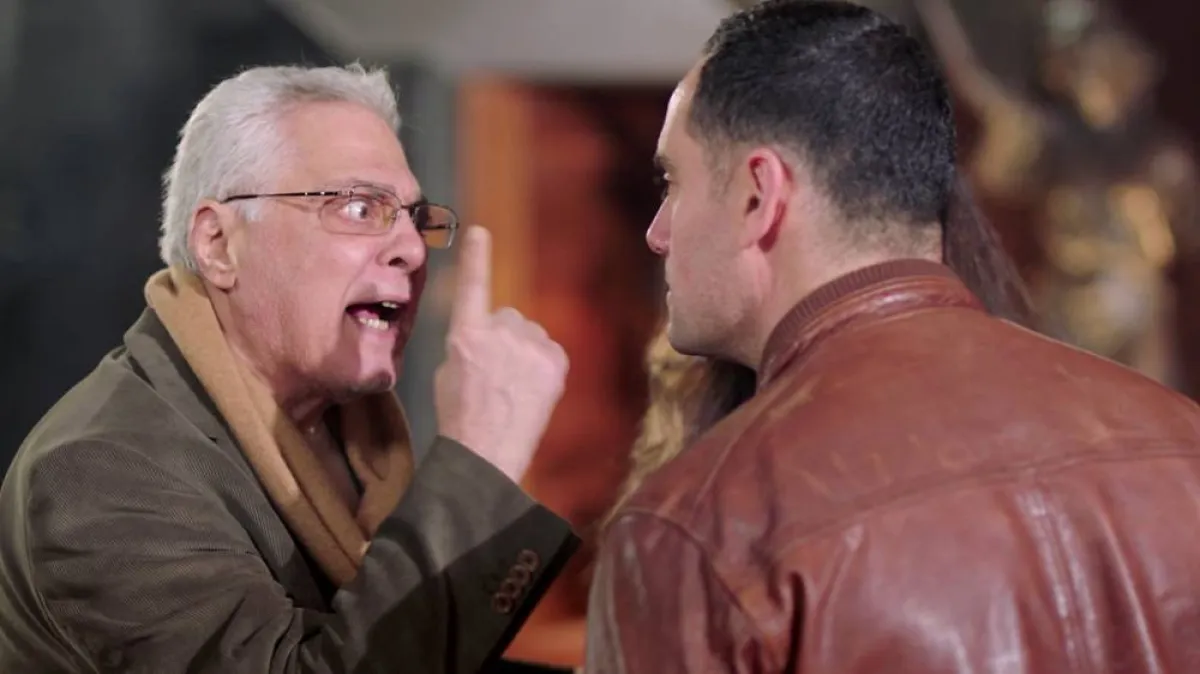 توفيق عبد الحميد وأيمن قيسوني في مشهد من مسلسل يوتيرن - الصورة من المسؤول الإعلامي لمجموعة الـmbc