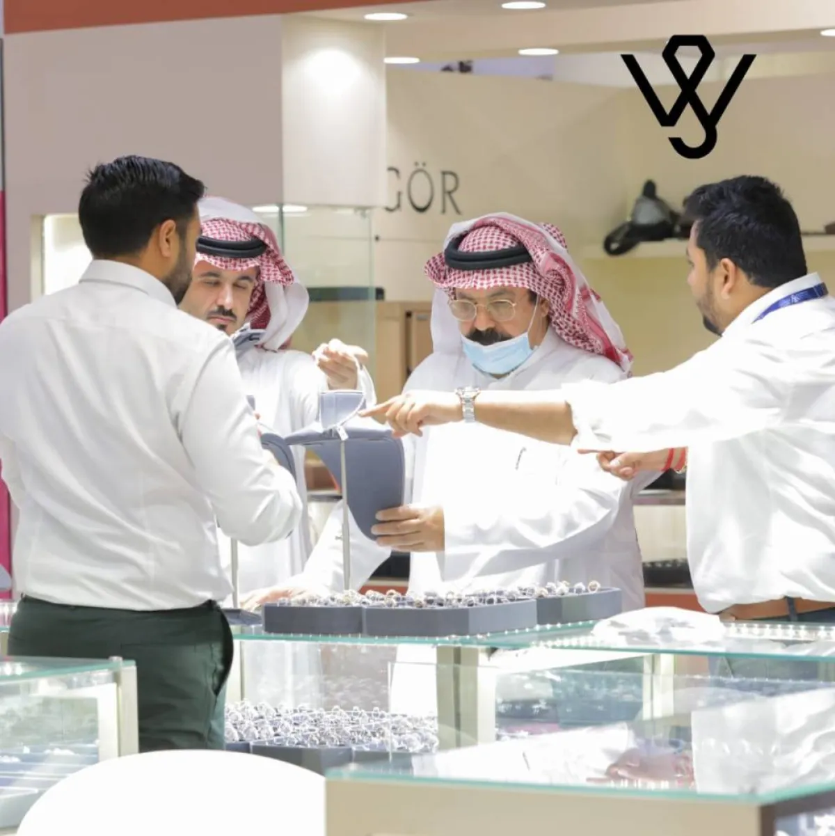النسخة الـ 49 من معرض "الشرق الأوسط للساعات والمجوهرات" . الصورة من "وام"