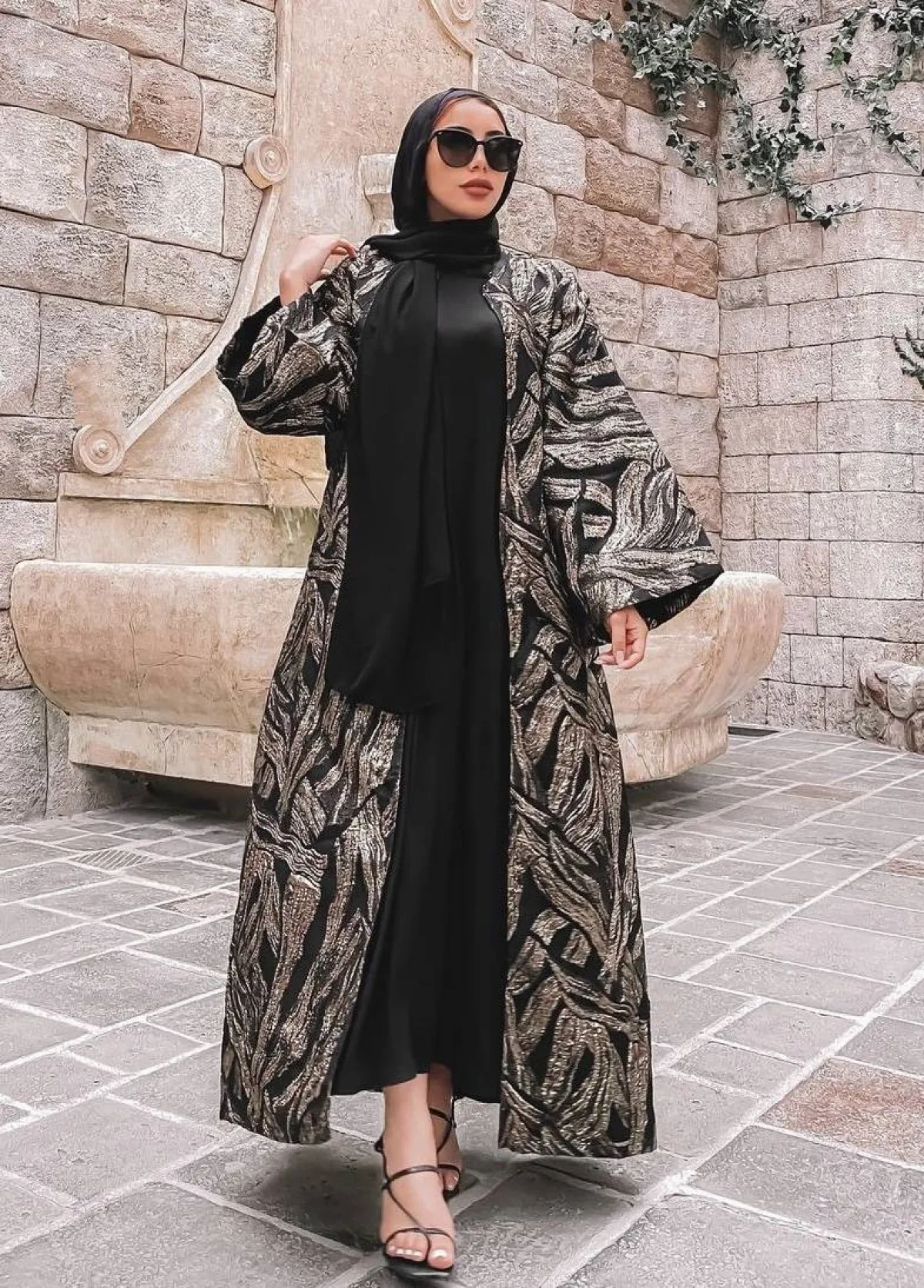 عباية لامعة